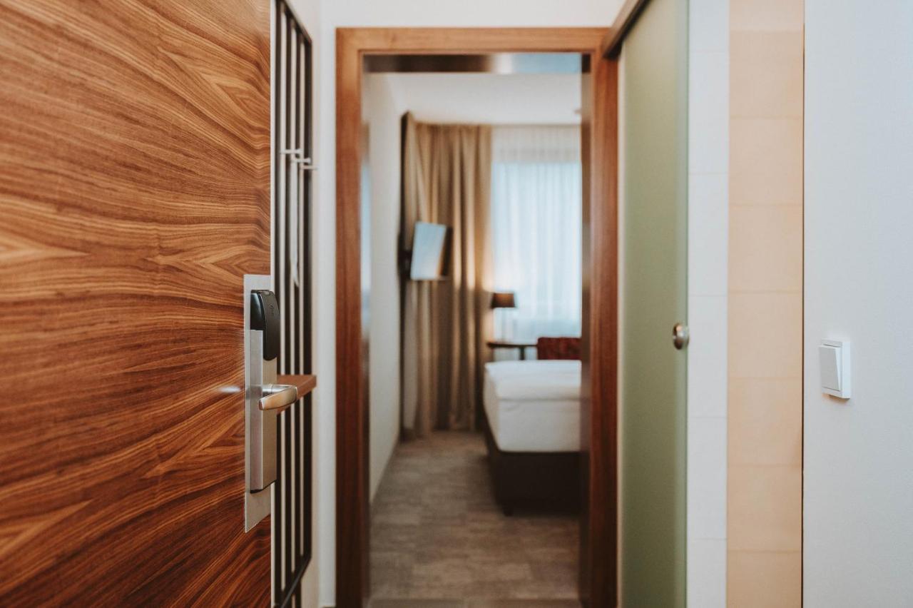 Hotel Bruecklwirt Niklasdorf Екстер'єр фото