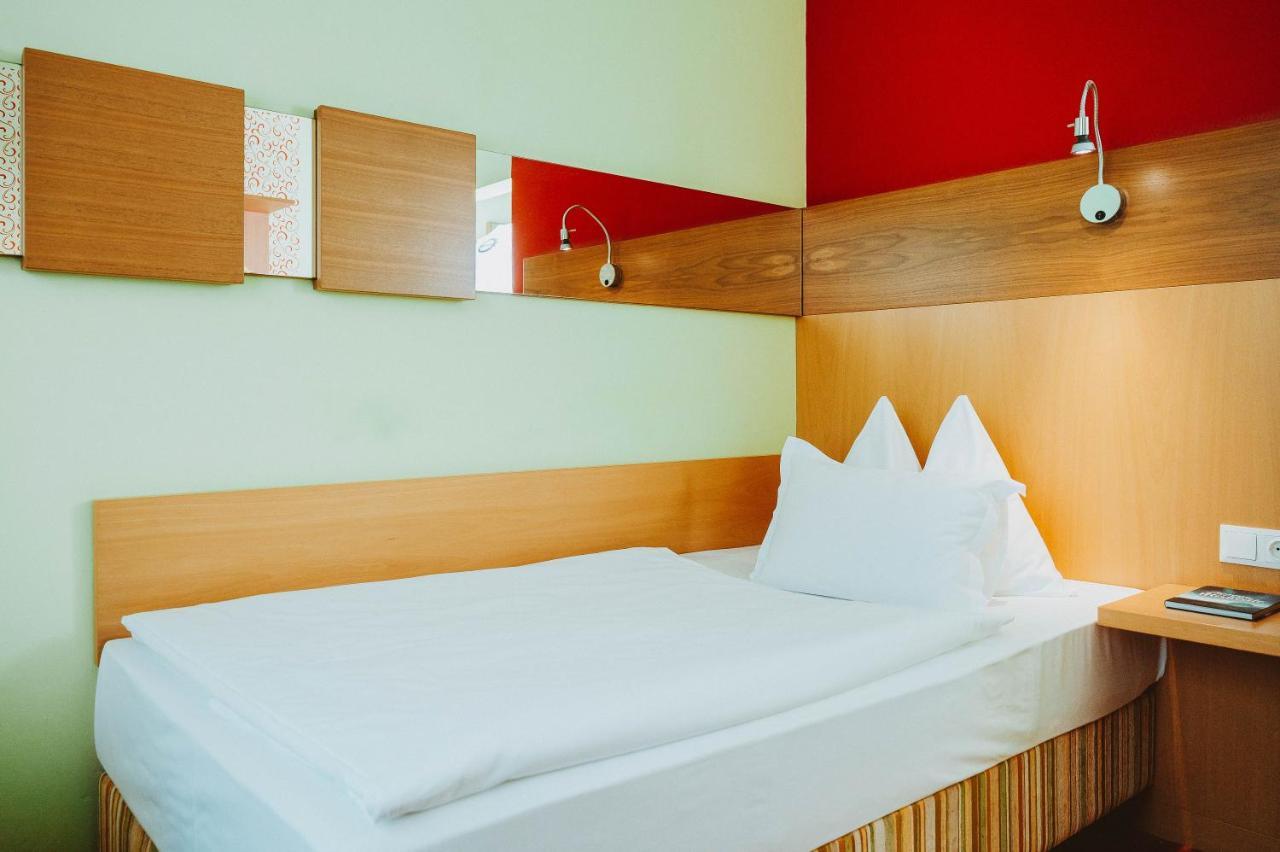 Hotel Bruecklwirt Niklasdorf Екстер'єр фото