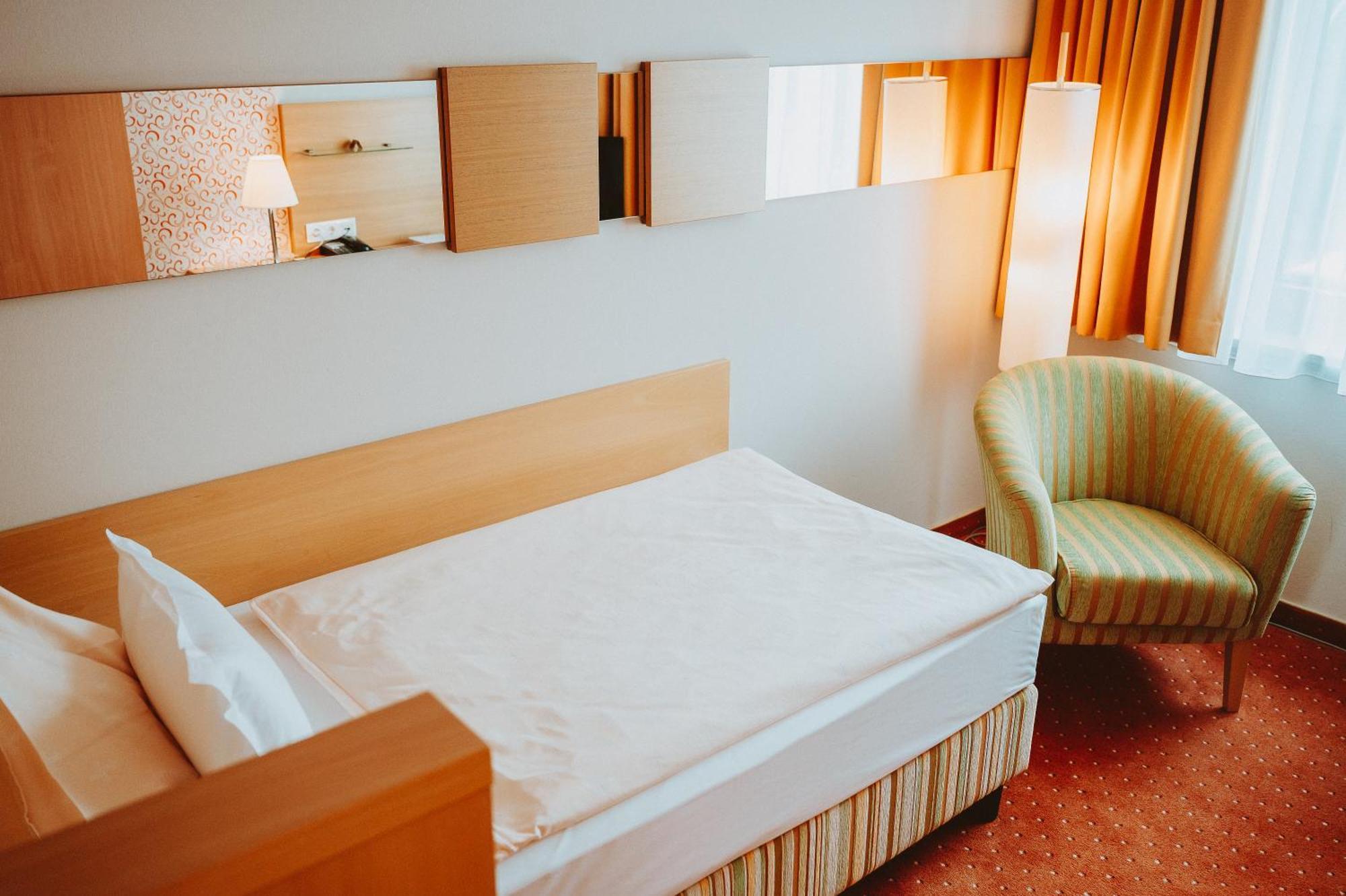 Hotel Bruecklwirt Niklasdorf Екстер'єр фото