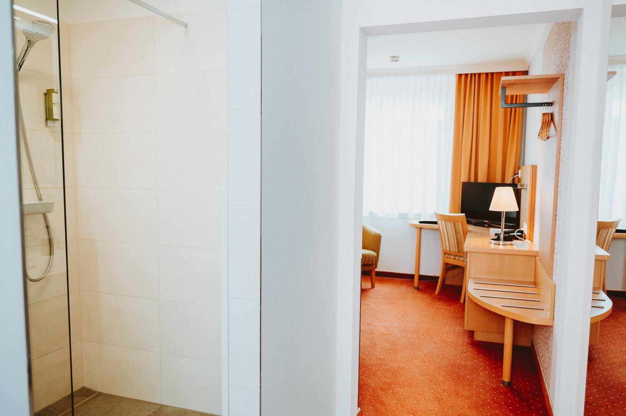 Hotel Bruecklwirt Niklasdorf Екстер'єр фото