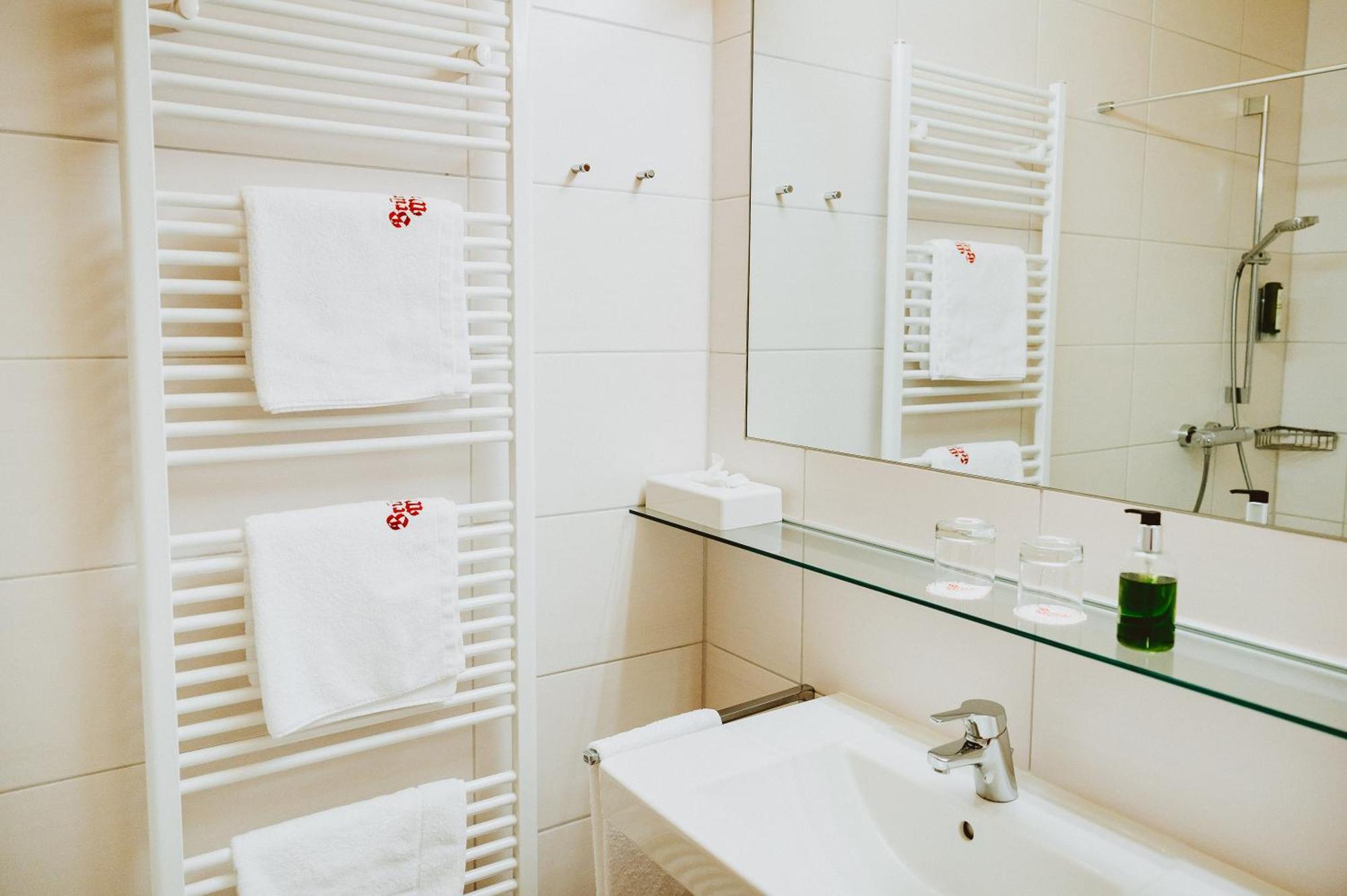 Hotel Bruecklwirt Niklasdorf Екстер'єр фото