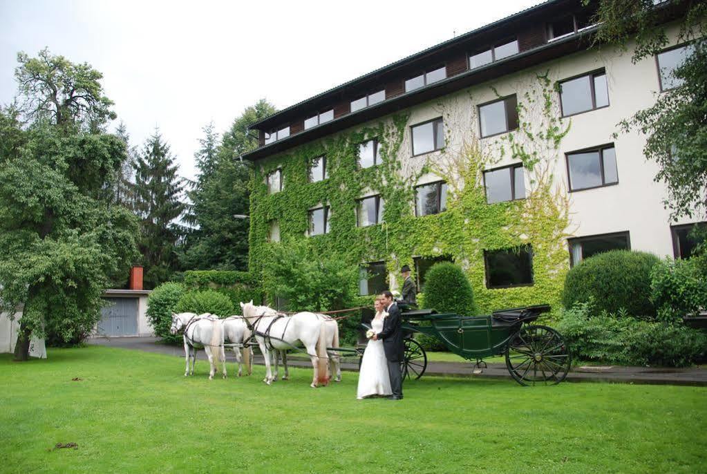 Hotel Bruecklwirt Niklasdorf Екстер'єр фото