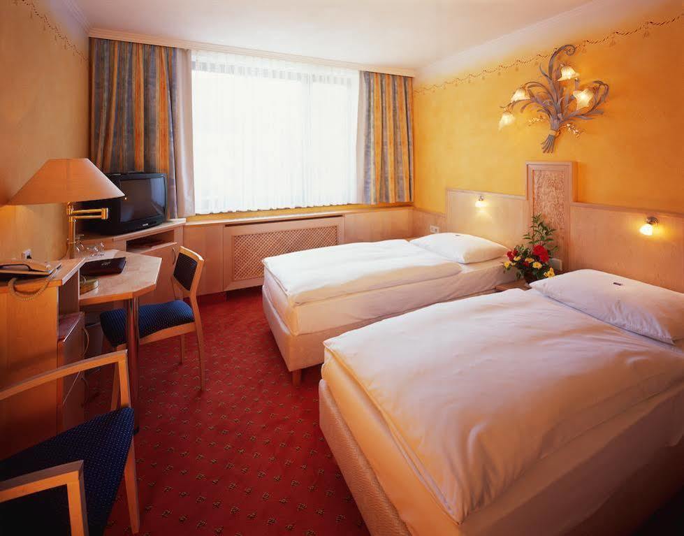 Hotel Bruecklwirt Niklasdorf Екстер'єр фото